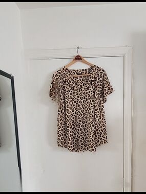 torrid Leopard Print Short Sleeve Top - Beige & Black